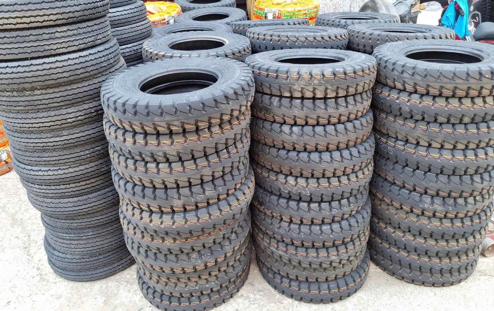 LỐP XE TẢI CŨ GIÁ RẺ - LỐP LƯỚT, LỐP PHẦN % CUNG CẤP SỐ LƯỢNG TẠI BÌNH DƯƠNG